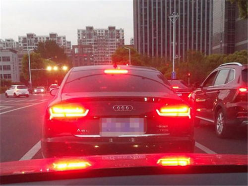 汽车一个尾灯多少钱