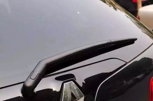 汽车雨刮器加多少水