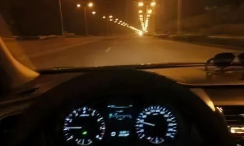 汽车晚上没开灯罚多少 汽车晚上没开灯罚多少