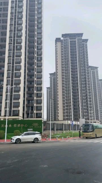 汽车首府多少