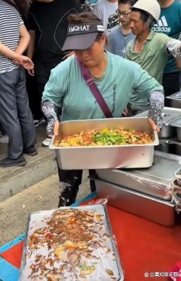 10元盒饭姐喊话浪费顾客一辈子别来