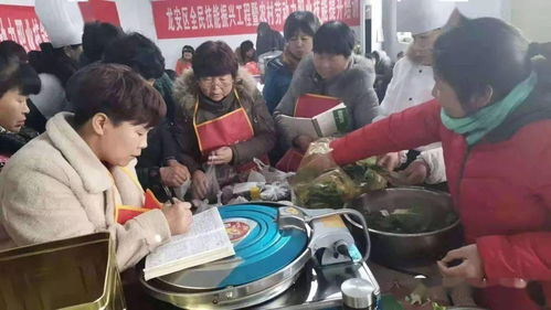 90后医生下班摆摊卖小吃 最高月入2万