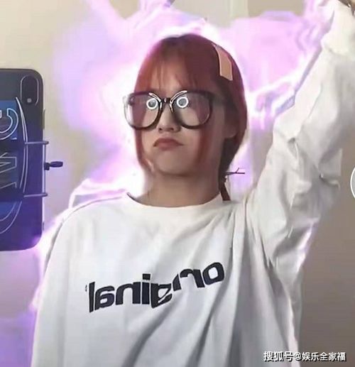 千万粉丝女网红刀小刀被带走调查