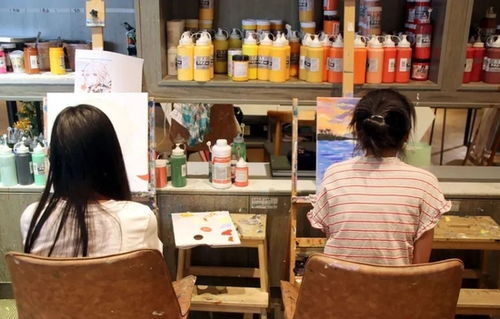 女教师转行卖棺材 月销约4000套