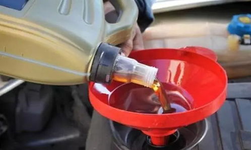 汽车保养加多少机油 汽车保养加多少机油