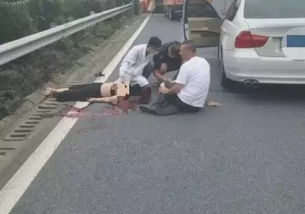 轮胎高速狂奔飞进服务区撞死路人