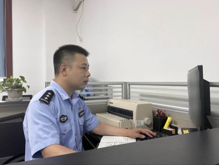 地产开发商被控向哥哥行贿近1200万