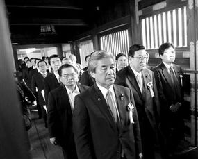 日本首相石破茂向靖国神社献祭品
