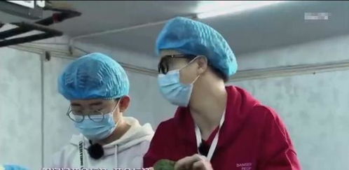 无手换卫生巾女孩:有人对我开黄腔