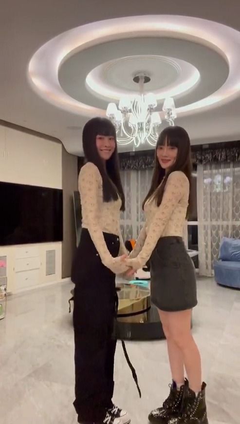 贾乃亮全家出游 被猜与李小璐复合